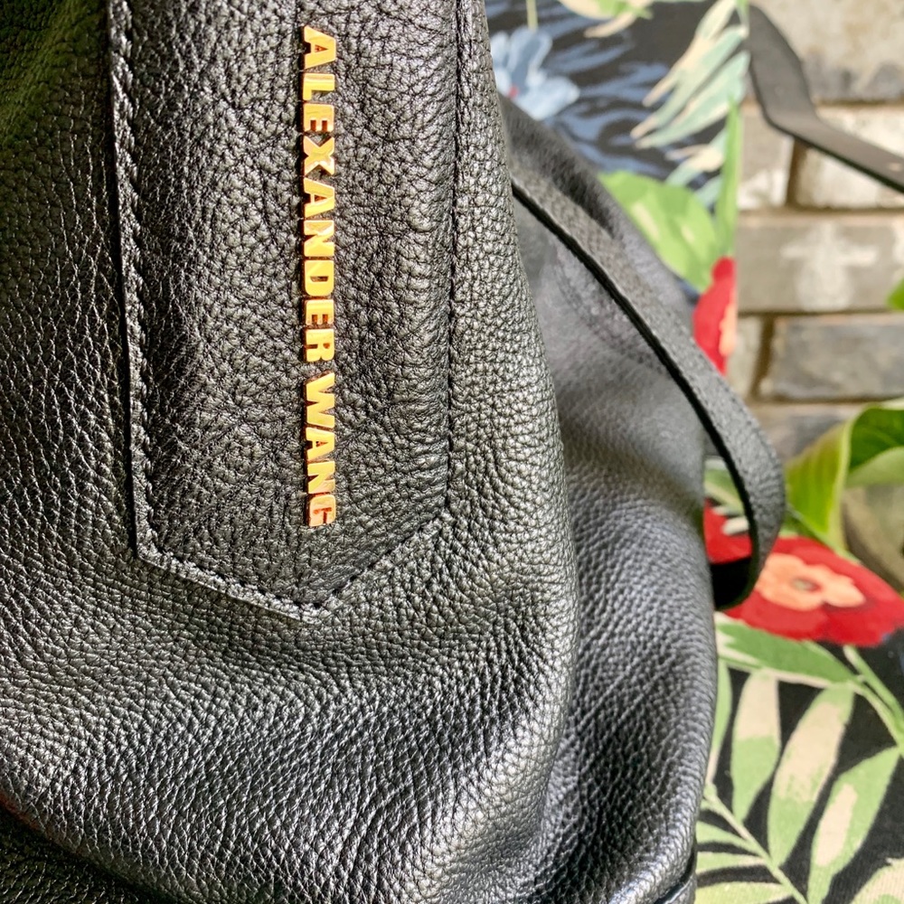 Ladies Designer Handbag - Picture 5 of 7